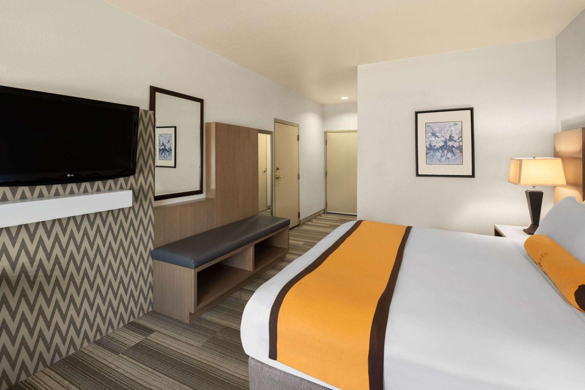 Hotel Marguerite South Anaheim - Garden Grove, Trademark Collection By Wyndham Экстерьер фото