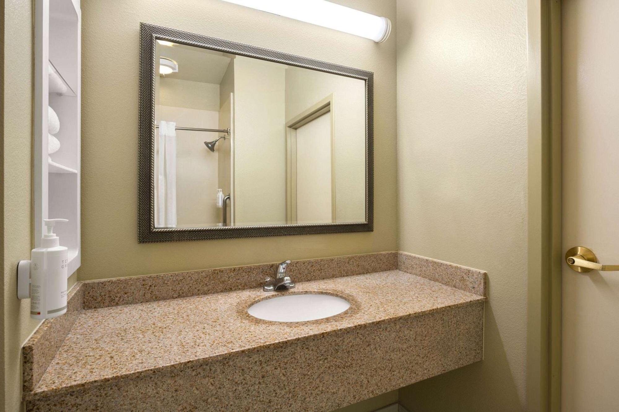 Hotel Marguerite South Anaheim - Garden Grove, Trademark Collection By Wyndham Экстерьер фото
