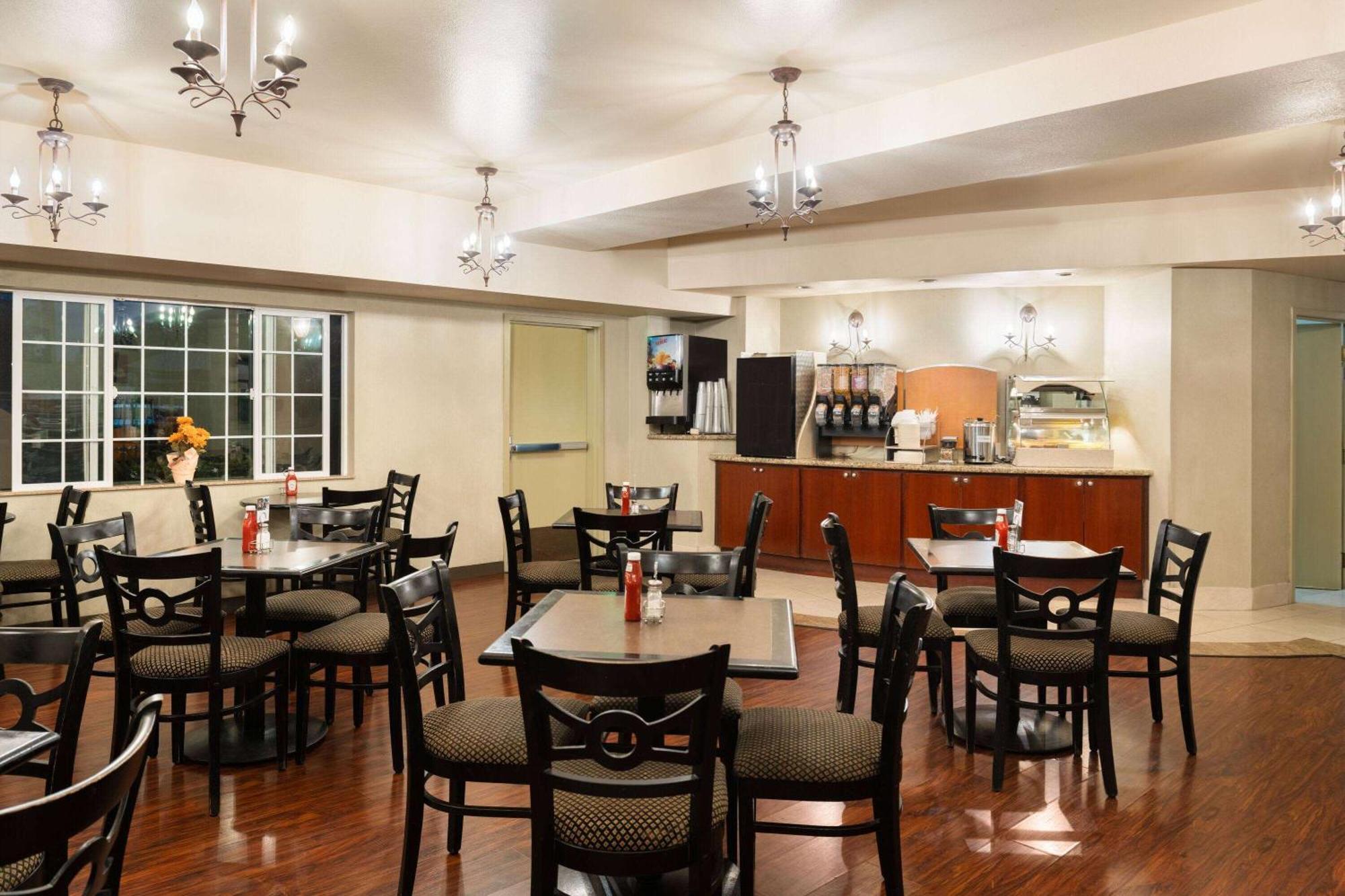 Hotel Marguerite South Anaheim - Garden Grove, Trademark Collection By Wyndham Экстерьер фото