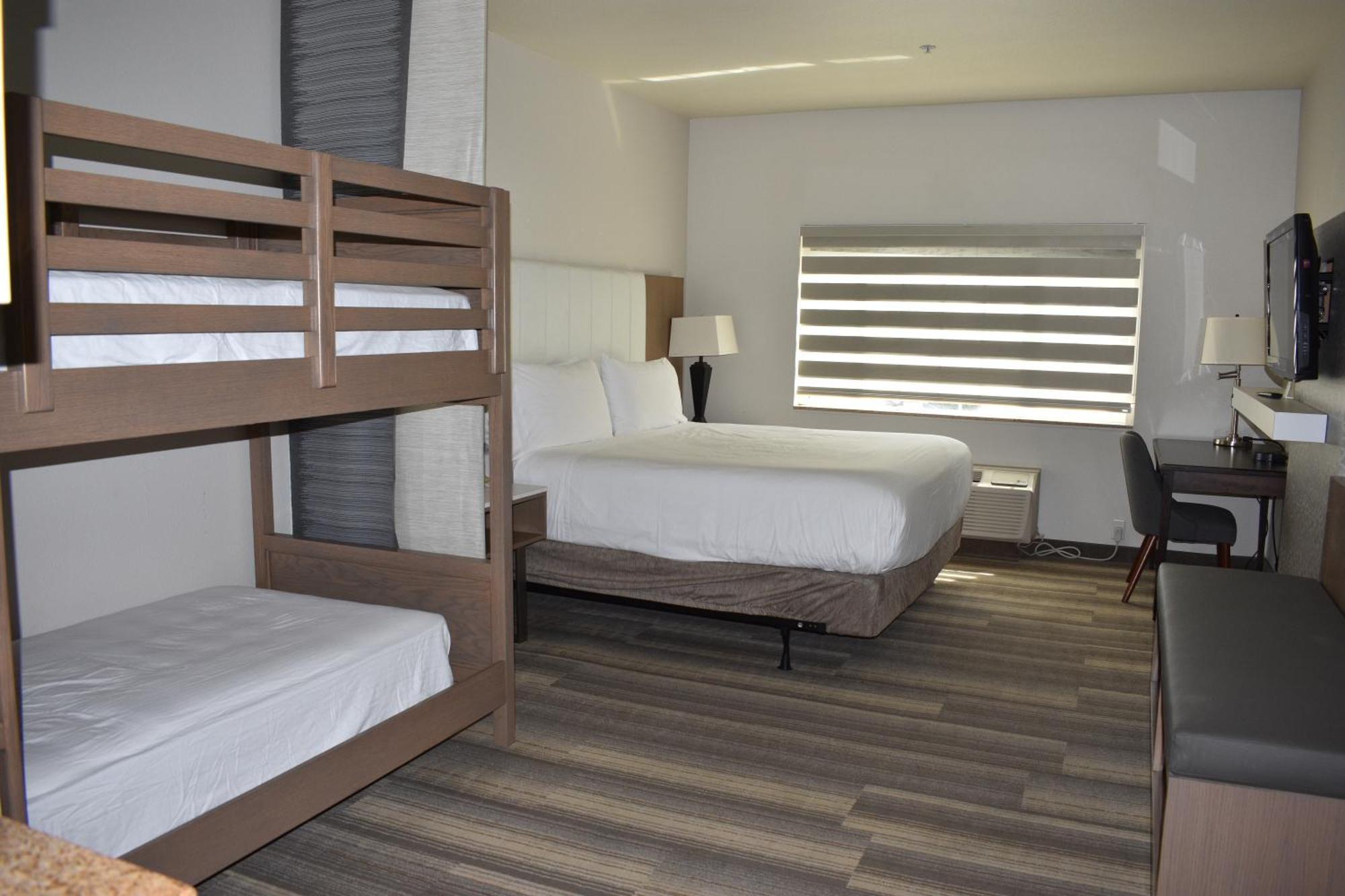 Hotel Marguerite South Anaheim - Garden Grove, Trademark Collection By Wyndham Номер фото